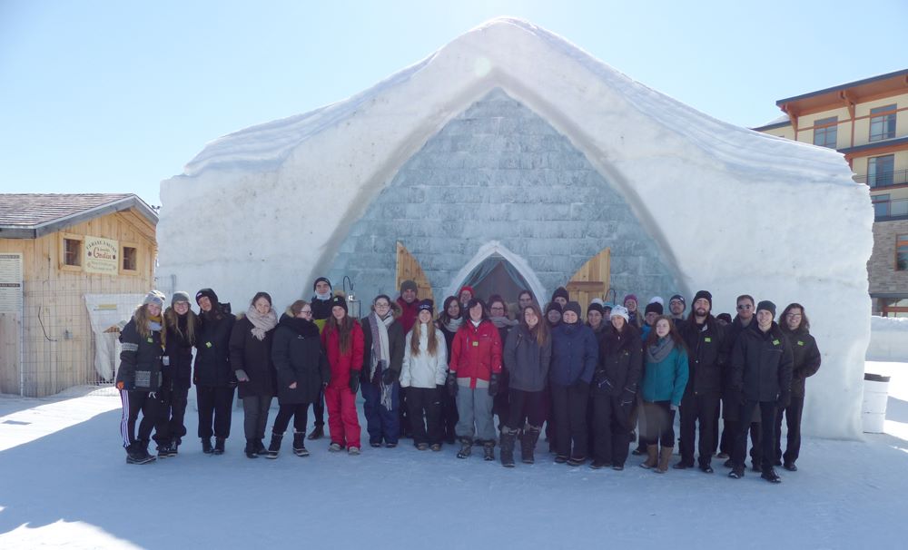 Étudiants à l'Hôtel de glace