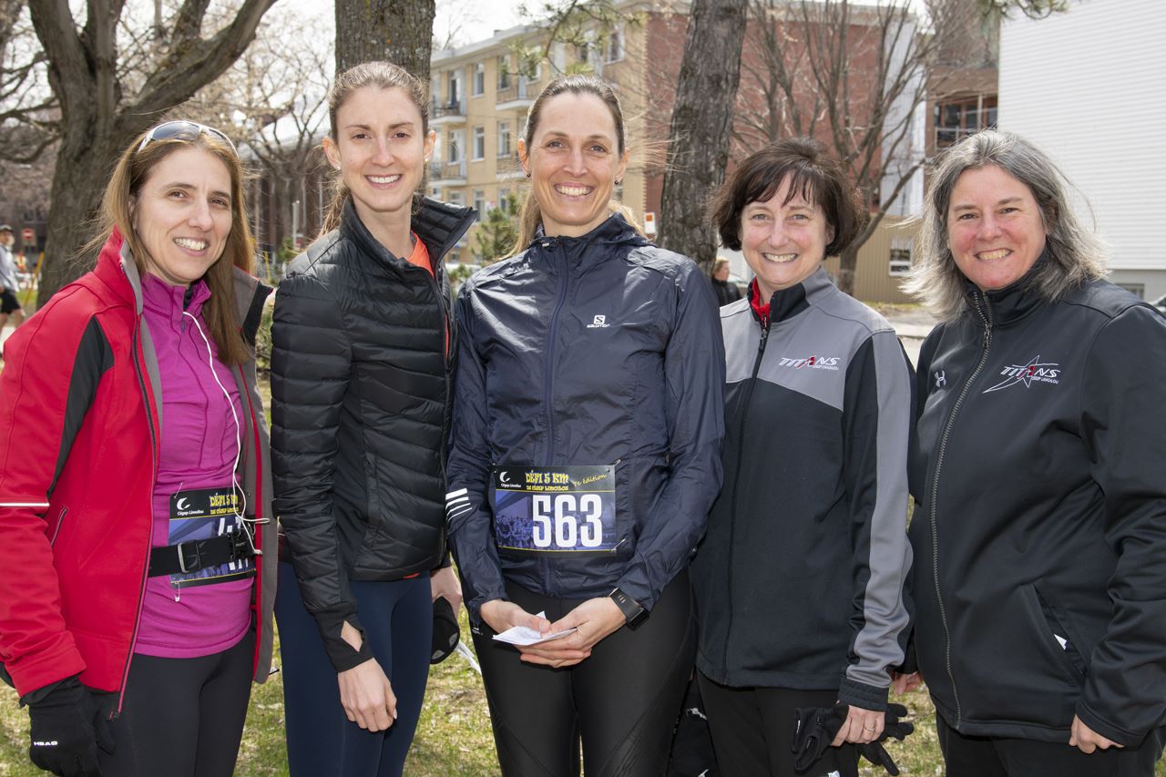 Chantal Arbour, directrice générale, Joannie Fortin, présidente d’honneur du Défi 5 km 2019, animatrice radio à WKND 91,9 et blogueuse (La Folle qui court), Claudine Fortin, enseignante en éducation physique, Marie-José La Haye, directrice des affaires étudiantes et communautaires et Julie Laroche, responsable des sports.