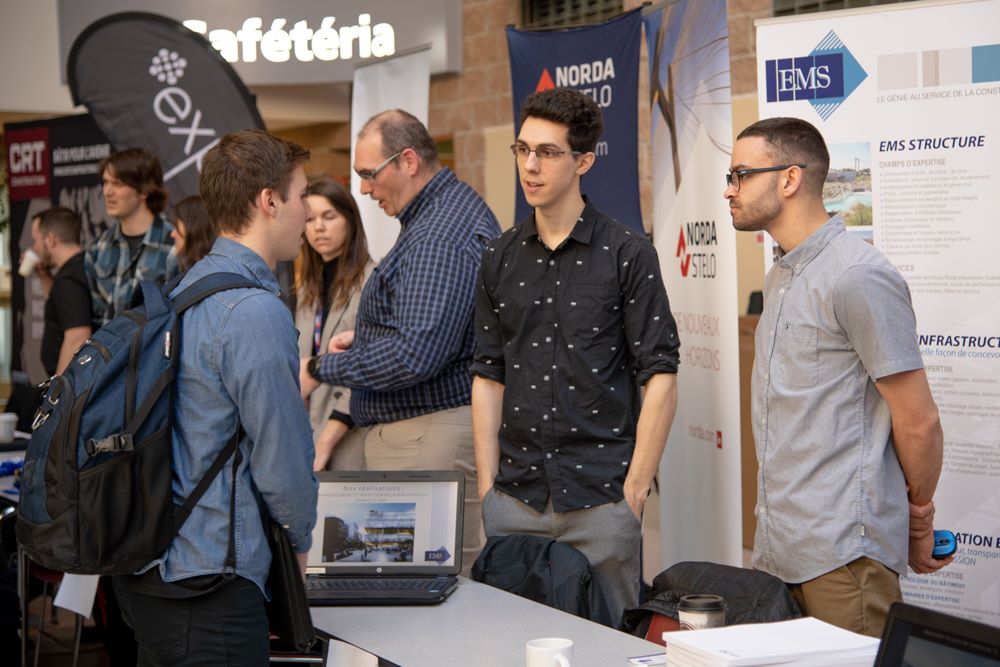 Employeurs et étudiants au Salon Rendez-vous Emploi de Technologie du génie civil