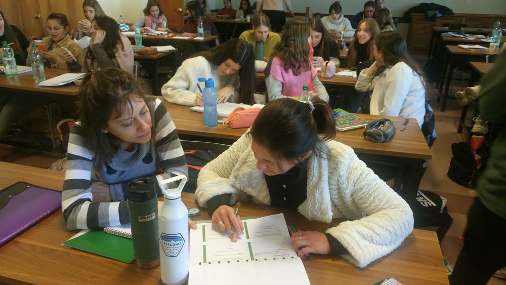 Les étudiantes en classe.