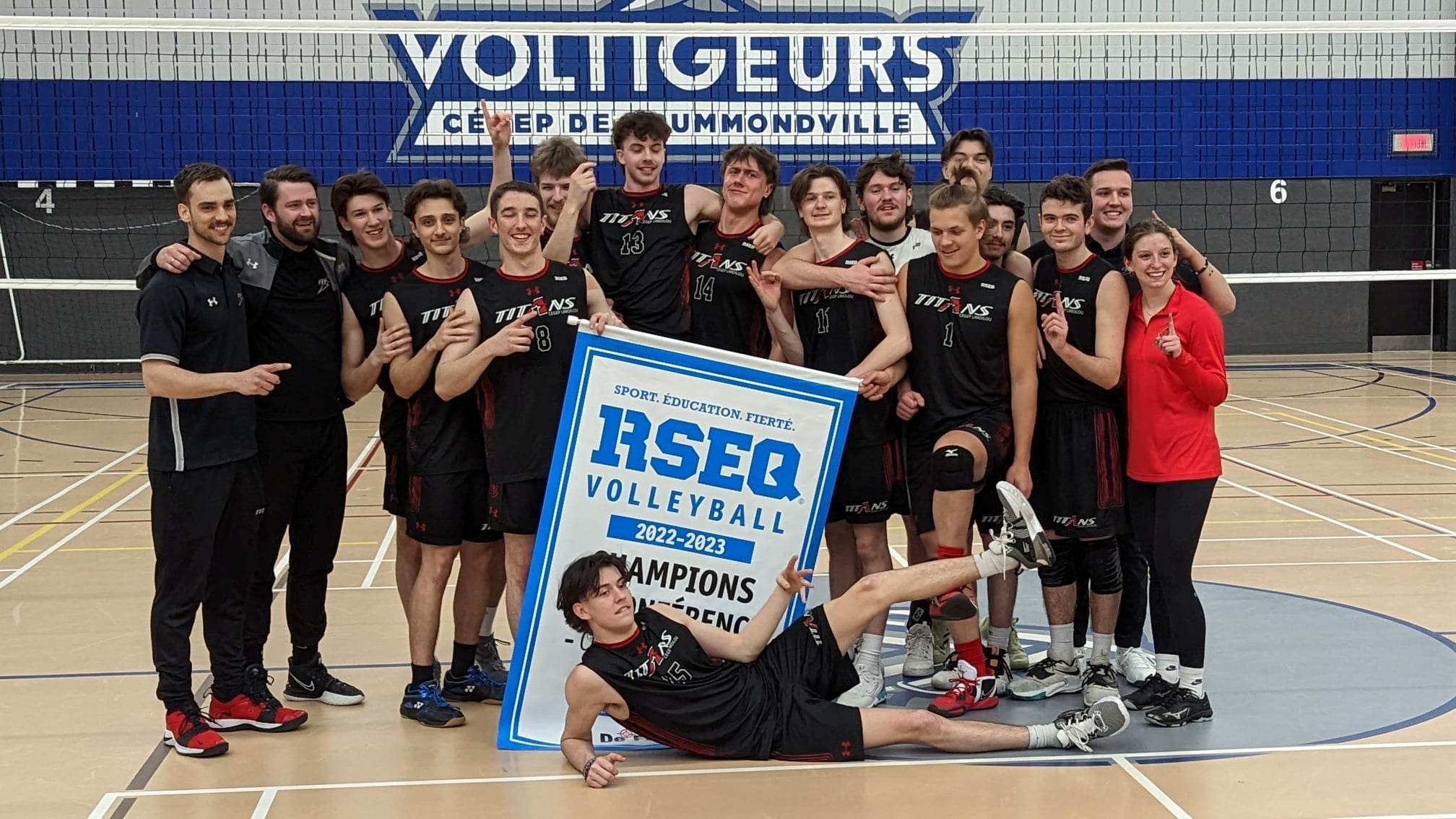 Équipe de volleyball division 2 du Cégep Limoilou, champions de conférence 2023