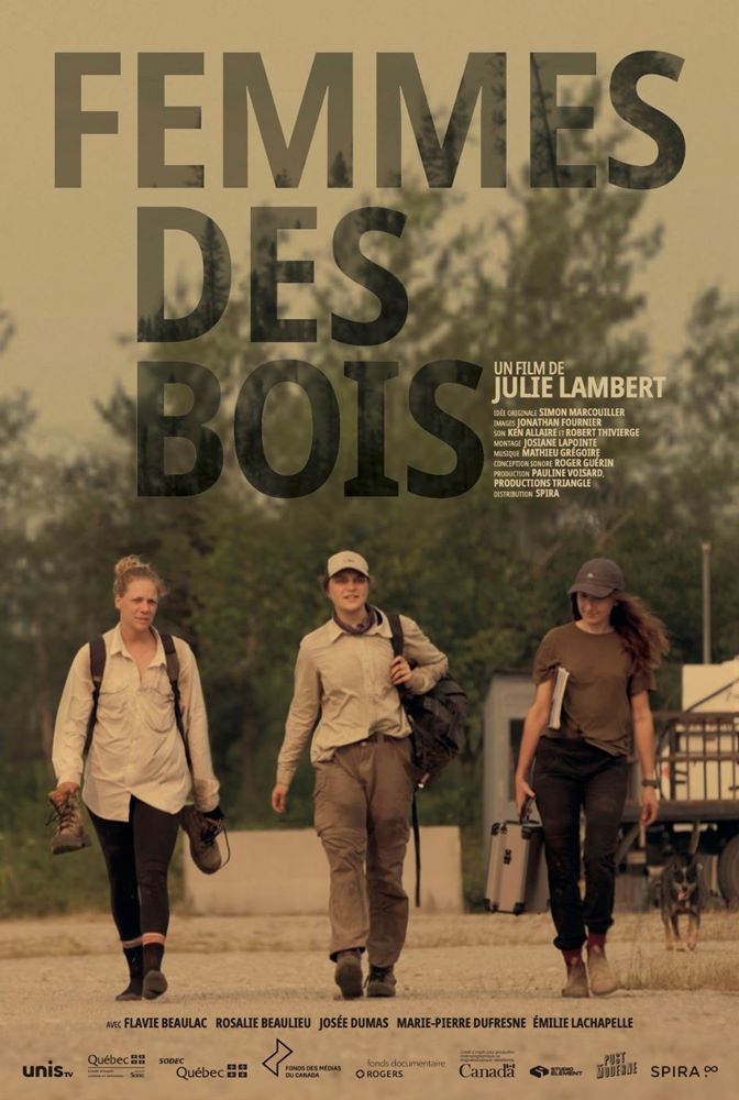 Affiche Femmes de bois, un film de Julie Lambert. Idée originale Simon Marcouiller. Images Jonathan Fournier. Son Ken Allaire et Robert Thivierge. Montage Josiane Lapointe. Musique Mathieu Grégoire. Conception sonore Roger Guérin. Production Pauline Voisard. Productions Triangle. Distribution Spira. Avec Flavie Beaulac, Rosalie Beaulieu, Josée Dumas, Marie-Pierre Dufresne, Émilie Lachapelle.