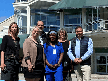 Groupe de personnes du CIUSS de la Capitale-Nationale dans Portneuf, accompagnée de Catherine Guay, conseillère pédagogique du Cégep Limoilou à gauche.