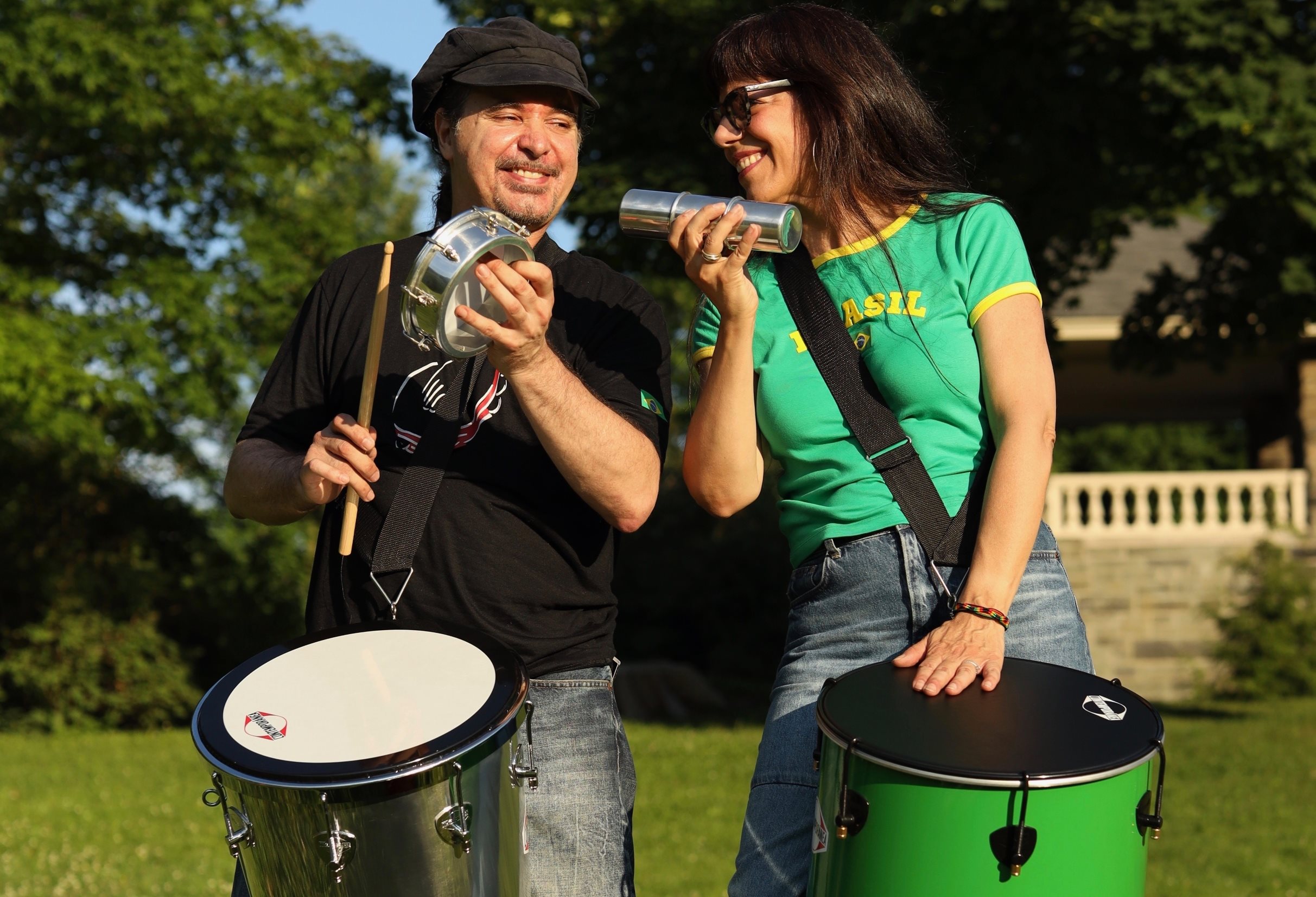 Musicien et musicienne de batucada