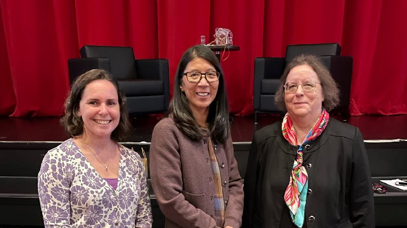 Personne sur la photo: Josée Blanchette et Martine Dumais, coordonnatrices du programme de Sciences humaines autour de Joanne Liu