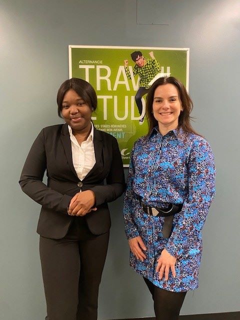 Cynthia Nkenda et Mélanie Ross, responsable de stages