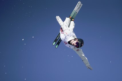 Émile Nadeau en ski acrobatique