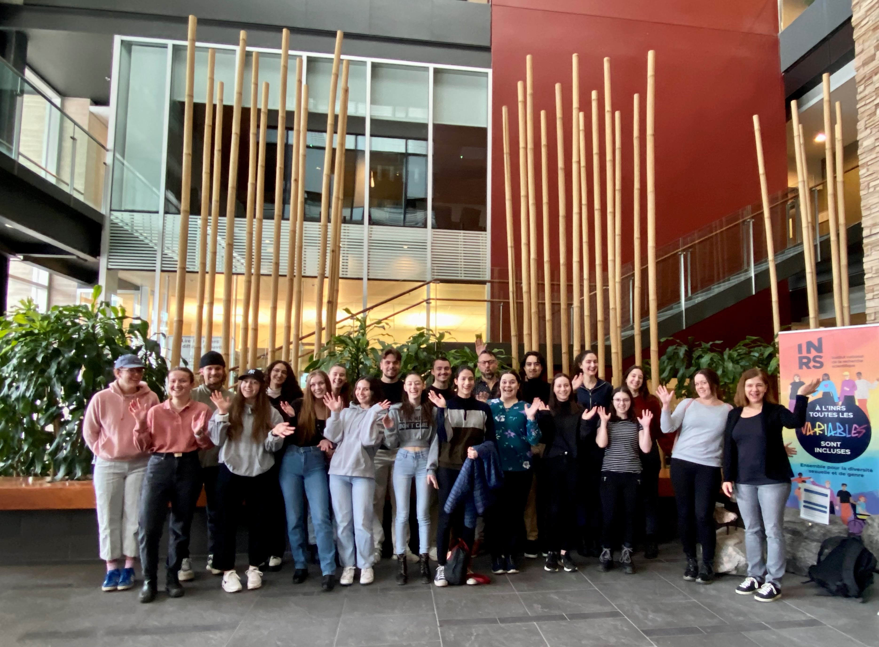 Groupe d'étudiants et d'étudiantes du Cégep Limoilou en visite à l'Institut national de la recherche scientifique (INRS)